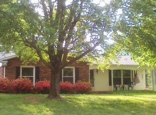 6501 Blazingwood Dr, Pfafftown, NC 27040