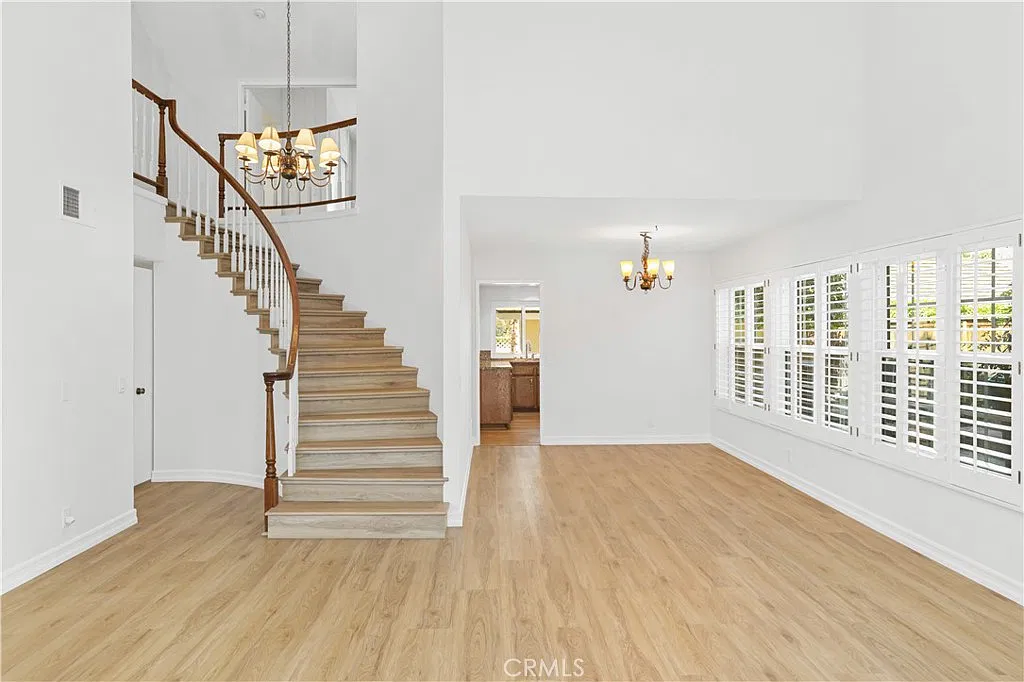 126 E Yale Loop — Photo 1