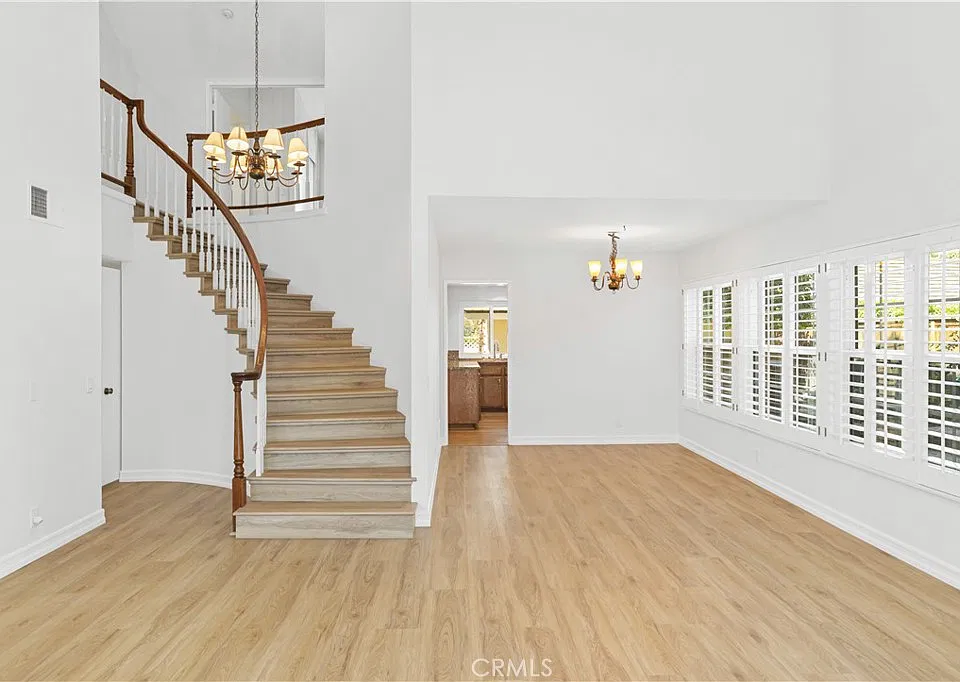 126 E Yale Loop