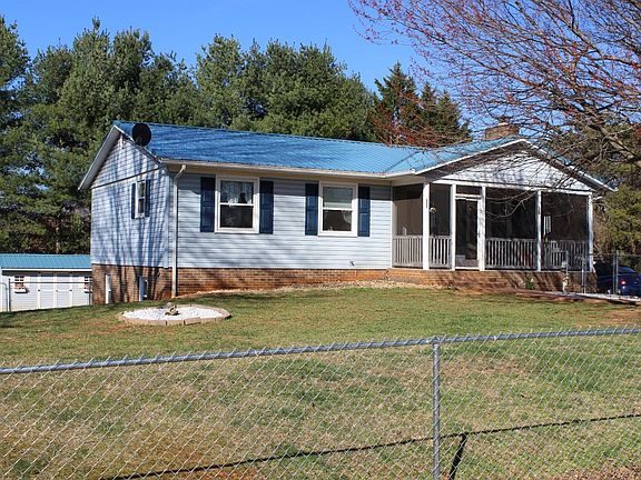 3rd image of 102 Dinlake Ct