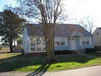 1st image of 211 Hanbury Ave