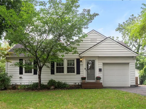 8514 W 55th St, Overland Park, KS 66202