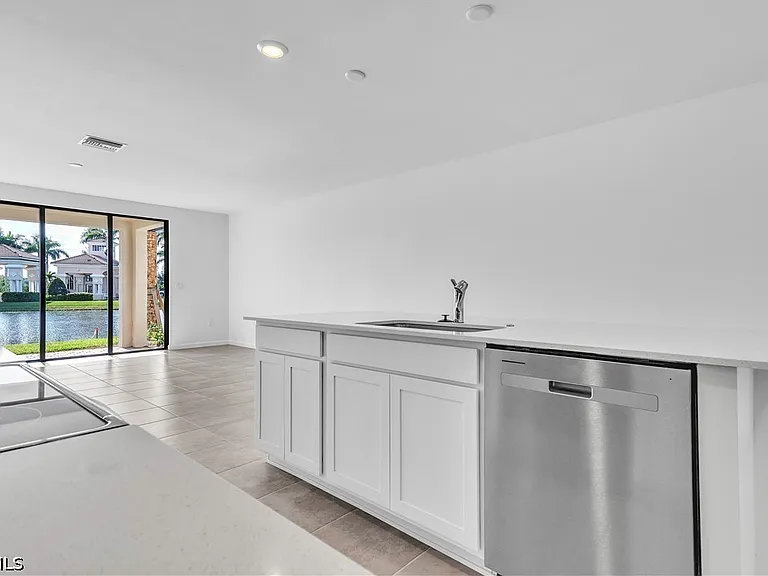 1424 Weeping Willow Ct — Photo 5