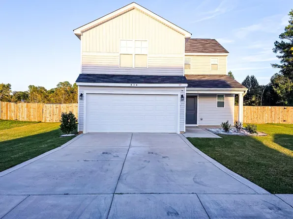 824 Old Angus Ln, Spring Lake, NC 28390