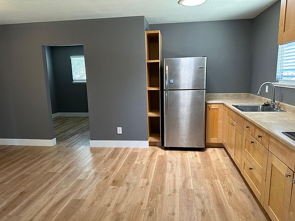 4th image of 1115 Diana Ave