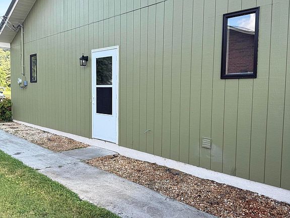 4th image of 190 Mayfield Dr