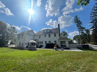 9 Cloverly Cir, Norwalk, CT 06855