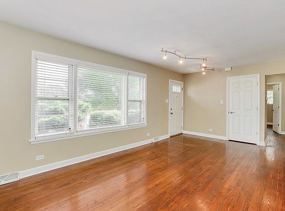 3rd image of 5104 Saint Paul Ct