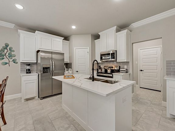 4th image of 1315 Oak Knoll Dr