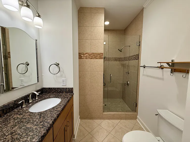 18009 Kings Point Dr #D — Photo 22