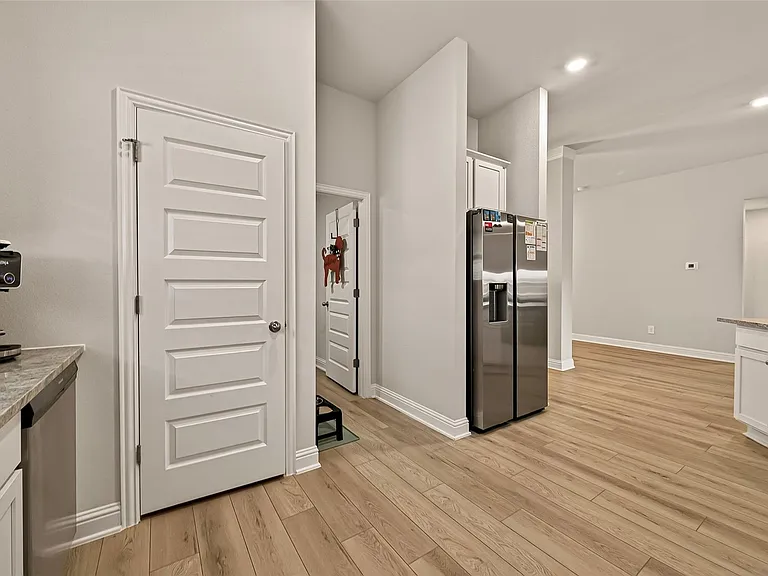 2605 Golden Palms Ln — Photo 16