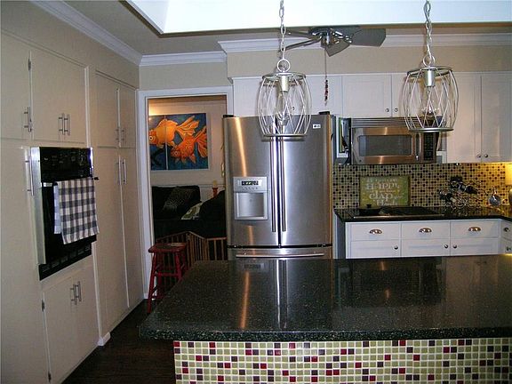 5th image of 604 Laguna Dr