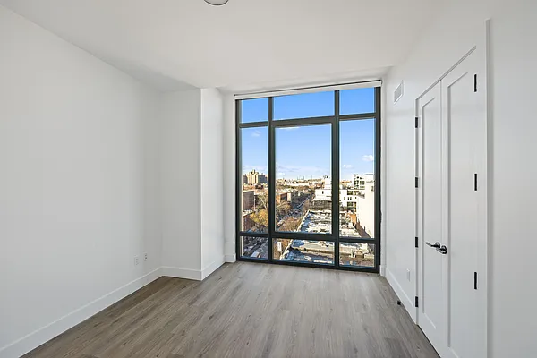 Rented by EXR | media 10