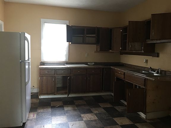 4th image of 2619 Grace St