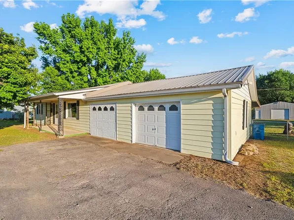 4392 County Road 2400, Coffeyville, KS 67337