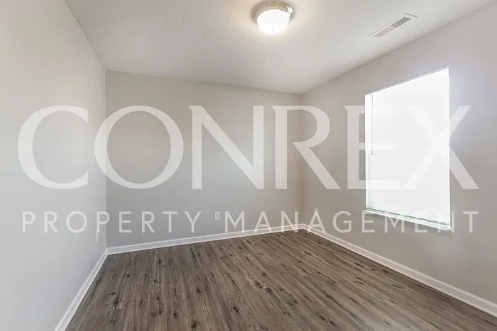 2111 Oaks Dr #12 — Photo 5