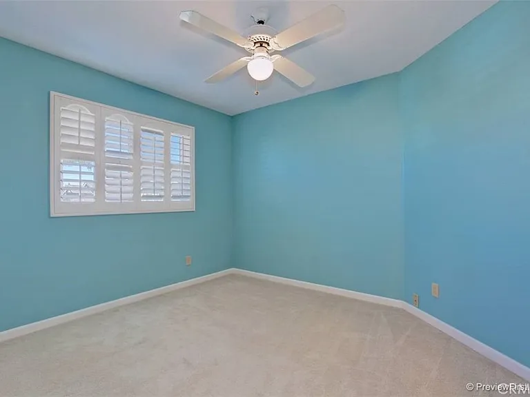 12 Woodlawn — Photo 22