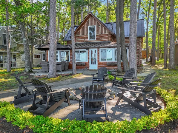 111 Chaney Point Dr, Roscommon, MI 48653