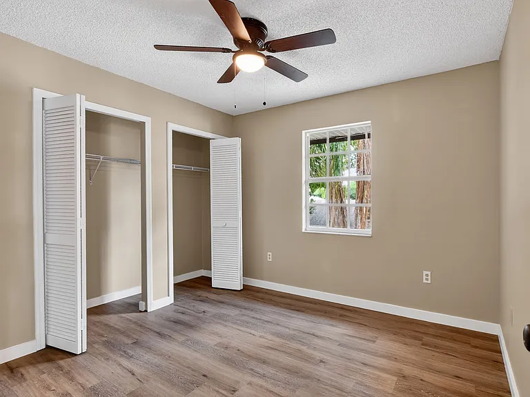 802 Arietta Cir N — Photo 31