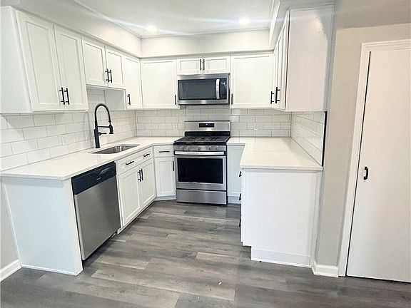 3rd image of 35888 Chestnut Ridge Rd