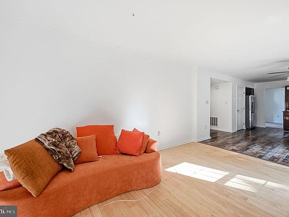 5th image of 7524 Val Ln