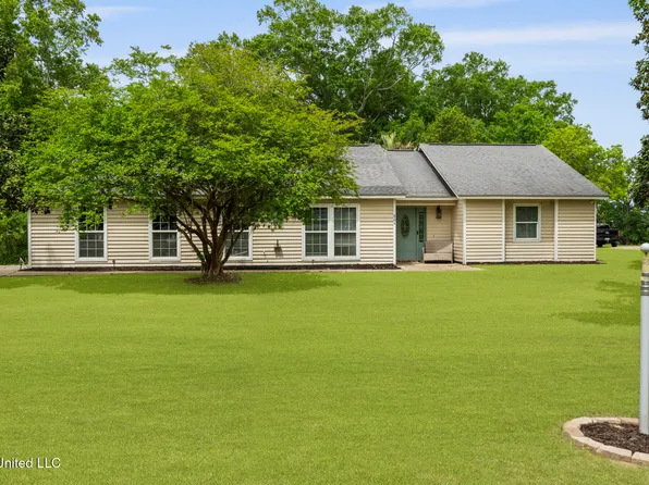 804 Homestead Blvd, Gautier, MS 39553