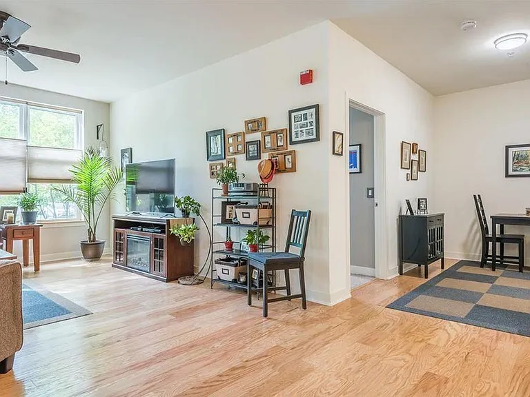 410 Farrell St — Photo 19