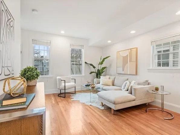 67 Bay State Rd Unit 3, Cambridge, MA 02138