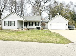 320 Hemlock Ln, Marysville, MI