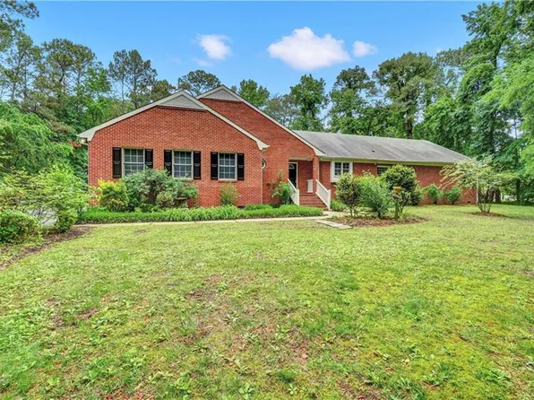 8 Pinckney Ln, Poquoson, VA 23662