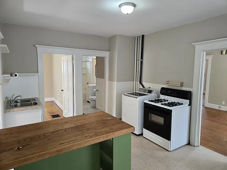 36 Woodbine Ave #34 — Photo 1