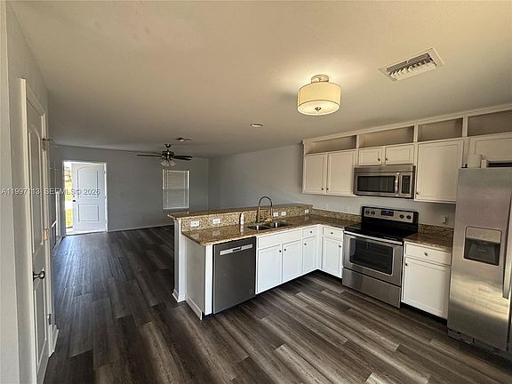 5th image of 4413 SW 15th Pl