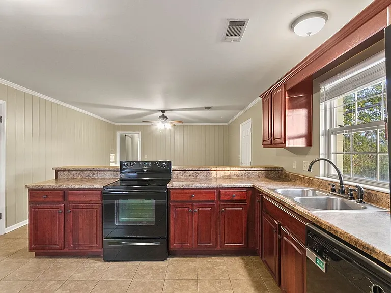 242 Cedar Crst — Photo 10