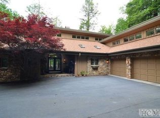 94 Falls Ct, Highlands, NC 28741