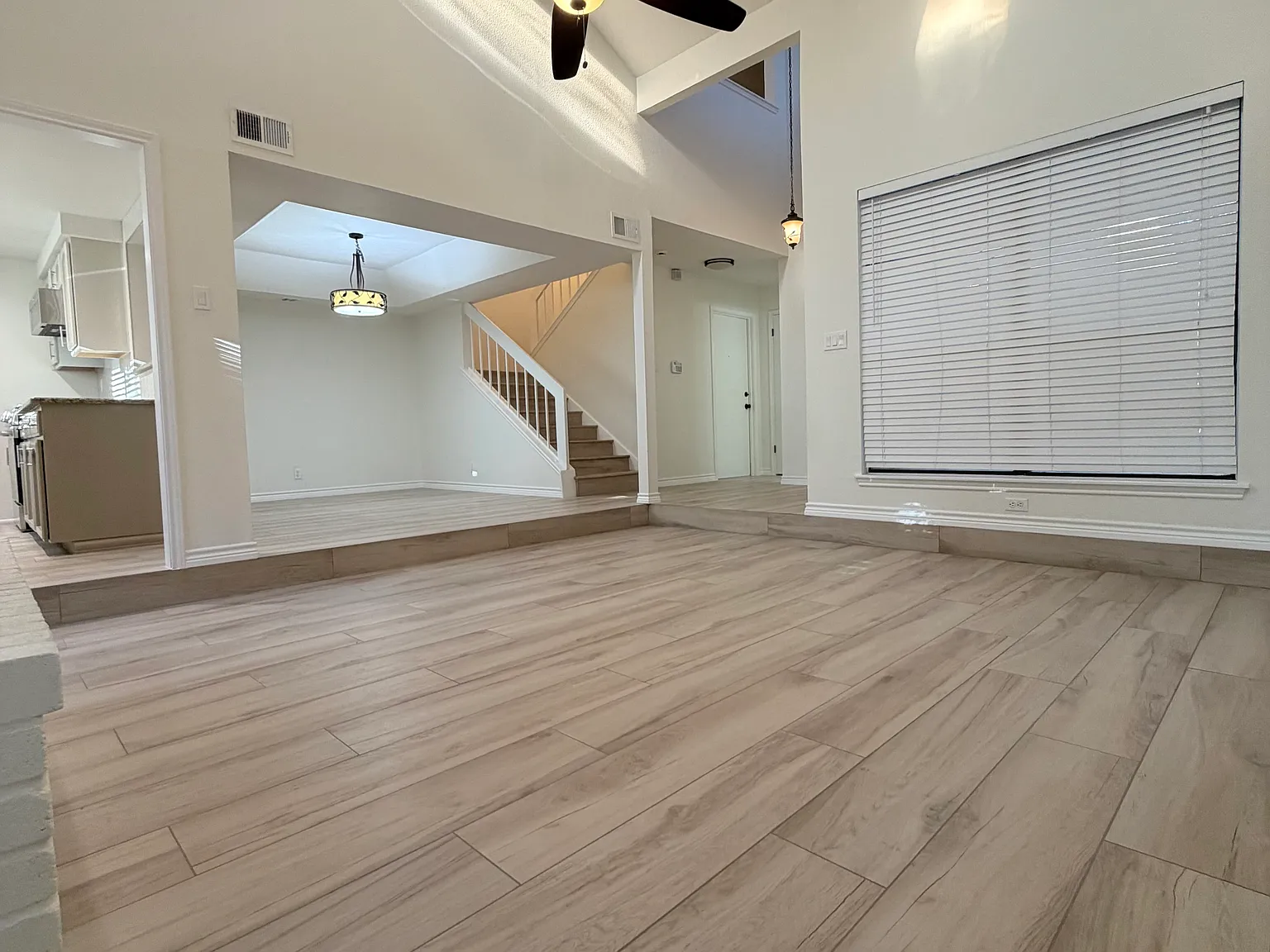 2 bed, 2.5 bath, 1295 sqft, $1,600 — Photo 4
