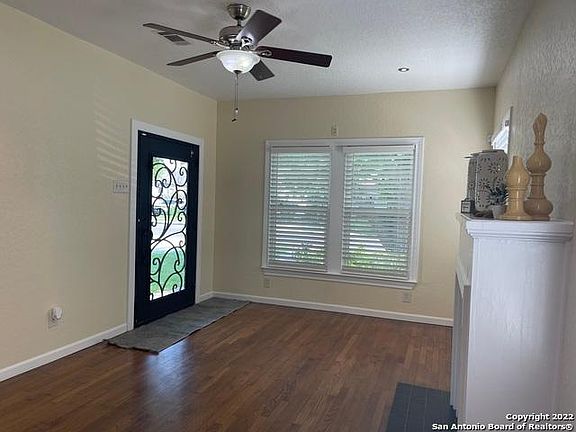 2nd image of 1519A W Elsmere Pl
