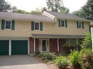 15 Woodridge Rd, Dover, MA 02030