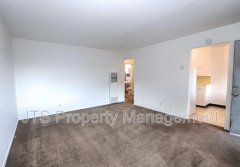 4439 V St #5 — Photo 26