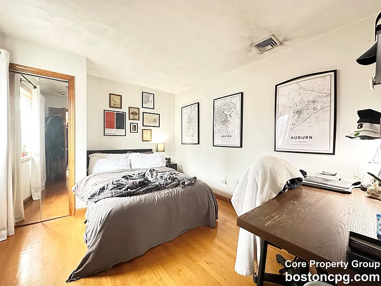 237 Hanover St #3A — Photo 8
