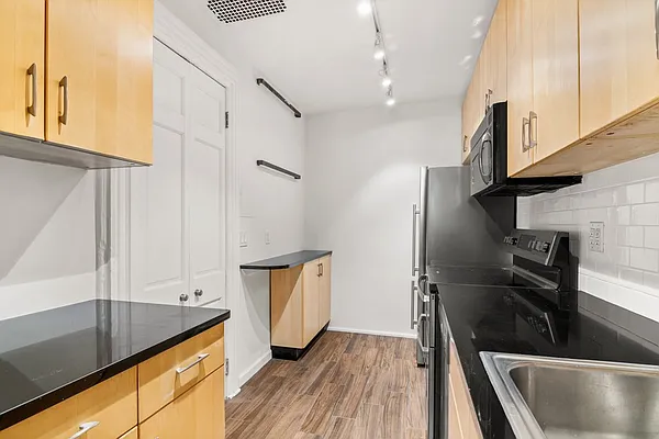 Rented by Nest Seekers International | media 36