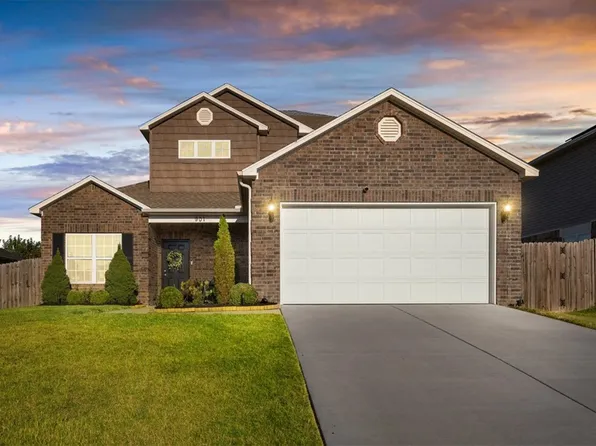 901 SW Loudon Dr, Bentonville, AR 72712