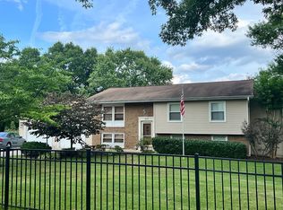 304 Collier Ct, Sterling, VA 20164