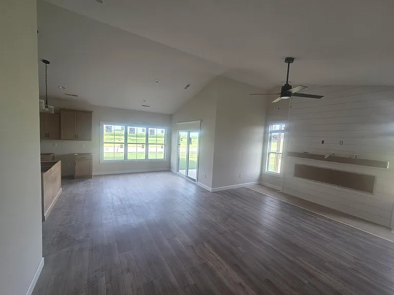 301 Andorah Dr — Photo 4