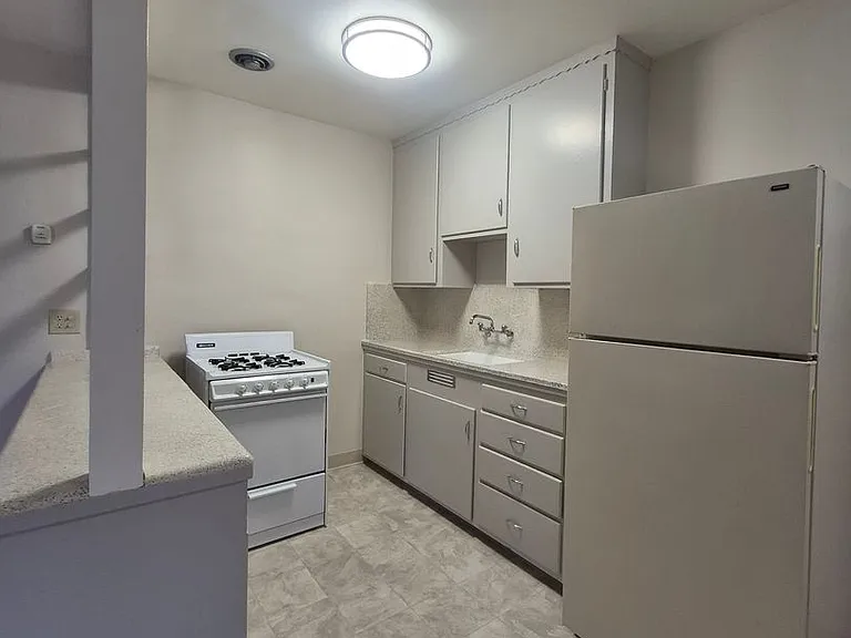 2508 L Street Classic Midtown Living — Photo 16