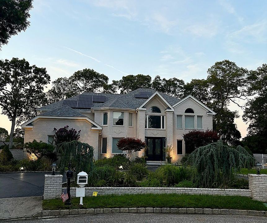 1st image of 15 Cobblestone Ln