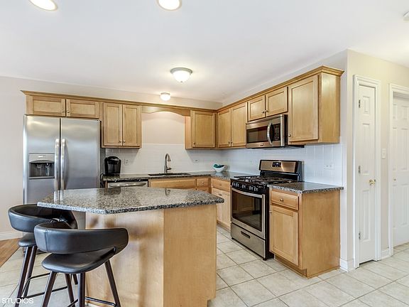 3rd image of 2246 Wellington Ct
