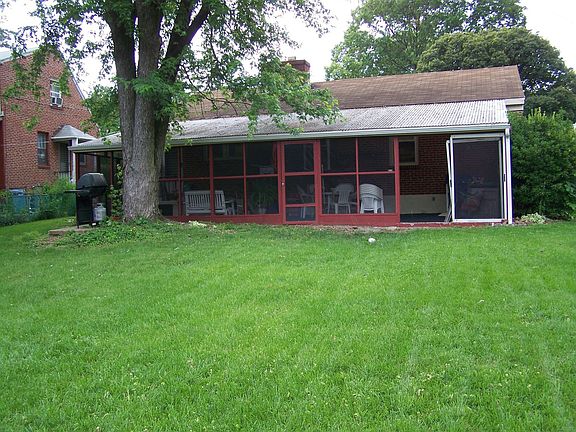 Screened in porch