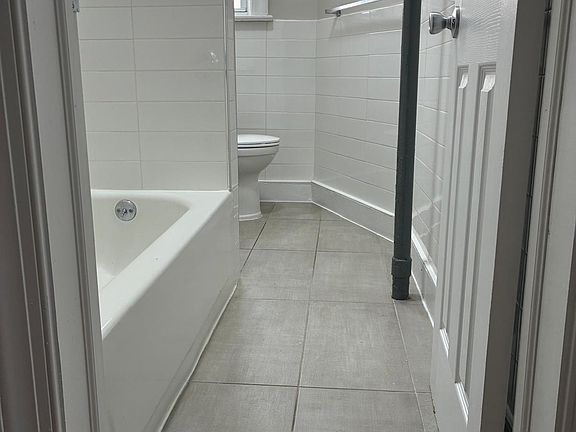 4th image of 125-127 Corbin Ave #404