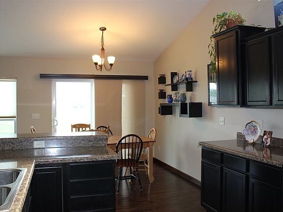 2nd image of 1126 Amelia Dr