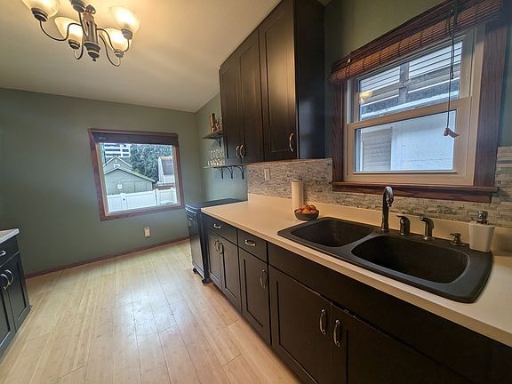 4th image of 1741 Burwell St